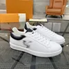 Topp europeiska utgåva sneakers för män Luxurys Designer Men's Casual Sports Shoes Calfskin gummi yttersula