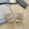 Lamsslipper van dikke wol Verhoogde sandaal Familiebodem Harige geborduurde sandalen 2023 Nieuwe Balencaiiga-haar Matsuke met geschoren schaap met bont 1 ZGKG
