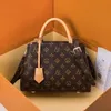 Luxurys Designers Fashion Womens Handbags Purches Montaignes Bag Louiseity Women Tote Brand Letter Embossing本物の革のショルダーバッグクロスボディバッグサッチェル