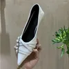 Sapatos de vestido apontou único sapato feminino 2023 outono cinto fivela boca rasa moda couro coreano baixo salto mulher zapatos