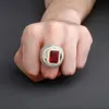 Anneaux de mariage TOP HipHop Classique Or Couleur Plaqué Zircon Cubique Grande Pierre Rouge Bague Personnalité Mode Hommes Femmes Bijoux Amant Cadeau 231030