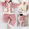 Pigiama per bambini inverno flanella set bambino autunno moda scollo a V due pezzi ragazzi e ragazze spessi vestiti per la casa in stile straniero 231030