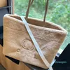 2023-дизайнерская сумка Сумка Большая вместительная сумка Женская сумка для покупок Модная повседневная плюшевая сумка
