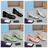 Designer nouvelles chaussures habillées mocassins talons de chat talons bas mariage printemps été mode shopping confortable tête ronde chaussures en cuir triangle inversé