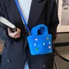 イブニングバッグデザインチルドバグ秋と冬のぬいぐるみの女性ハンドバッグ高品質のカラフルなダイヤモンドフェイクファークロスボディバッグ