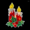 クリスマスの装飾。ホログラフィックライト付きベリーキャンドルウィンドウシルエット