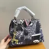 Designer de luxo clássico Capucines Graffiti Bag de moda francesa e mulheres pintadas bolsa de bolsa de alta qualidade de bolsa de rabisco de alta qualidade