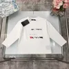 Nowe okrągłe bluzy do zaokrąglenia dla dzieci Komfort dla dzieci T-shirt z długim rękawem Rozmiar 100-160 Letter Logo Drukowanie koszulki dziecięce OCT25