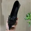 Sapatos de vestido apontou único sapato feminino 2023 outono cinto fivela boca rasa moda couro coreano baixo salto mulher zapatos