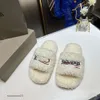 Lettres Paris Balencaiiga Chaussures Sandale Furry Famille Sandales Pantoufle Peluche Broderie Shearling High B Version Femme 2023 Aristocratique Nouvel Hiver JI4J