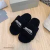 One Female Shearling Couple Balencaiiga Slipper Letter Sandal Paris Plush Aristocratic Furry Outerwear Embroidery Sandals New 2023 Word b Family Q6MN