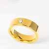 Bröllopsringar för män och kvinnor Original Vintage High Fashion Male Ring Engagement JewelryFree Lettering 231030