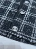 Женские куртки 2023, осенние маленькие ароматные короткие шерстяные классические клетчатые твидовые пальто, верхняя одежда с галстуком-бабочкой в стиле ретро и пышными рукавами