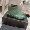 Designer-Kalbsleder-Stiefel, Knöchelstiefel, Regenstiefel, Kalbsleder, dunkelbeige, schwarze Militär-Stiefeletten, Schnalle, Freizeitschuhe, modische Martin-Stiefeletten mit Box