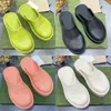 Italië Lux sandaal 2023 Luxe Ontwerpers Sandalen Slippers Platte schoenen Slippers Strandklompen Klassieke bloemen Brokaat Leer Rubber Platform Uitrusting Bodems Loafers