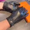Designer Metal Letter Leather Mittens Autumn Winter Warn Cashmere Gloves Mens Black Sheepskin Glove Outdoor Gloves