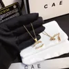 Hänge halsband lyxig designer brev hänge halsband hösten heta familje kvinnors gåva halsband romantisk kärlek gåva smycken lång kedja 18k guld pläterad halsband