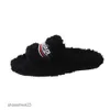 Slip One Outer Balencaiiga Sandalo Lettere Sandali pelosi Ricamo Tipo Anti pantofola Shearling Wear 2023 Nuova linea casual Capelli di agnello Fondo piatto Cotone Donna SZLA