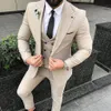 Nuevo abrigo de vestir formal Esmoquin de boda para padrinos de boda Trajes de solapa con pico Últimas chaqueta de tres piezas Pantalones Chaleco Cena de boda Party285C