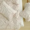 Conjuntos de cama tridimensional pitada plissada artesanato duplo conjunto de capa de edredão 220x240 torção sólida flores king size colcha 231030