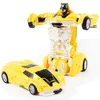 Action Toy Figures En nyckel Automatisk Transform Robot Car Model for Boys Children Plastic Funny Deformation Fordon Kid 231030