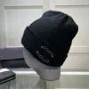 Designer-Beanie, gestrickt, Kaschmir-Mütze, Damen-Wintermützen, modische Buchstaben, bestickt, C-Mützen, weiß, schwarz, warme Motorhaube, Männer, Totenkopf-Kappen, Casquette-Kappe, Geschenke, Eimer-Hut