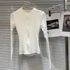 Women's T-skjortor Borvemays veckade stretchtoppar kvinnor V-ringning sexig metallknapp design fast färg lång ärm Slim T-shirt vinter 2023