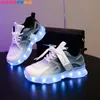 Bottes respirantes chaussures d'éclairage colorées semelle lumineuse enfants LED garçons filles baskets éclairées chargeur USB maille brillante 231030