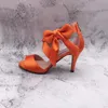Sandały CHS1534 Konfigurowalne różnorodne wysokość pięty pomarańczowe satynowe jedwabne buty ślubne ślubne