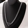 Designer grossistkedjor 5pieces Black Pendent Fashion Triangle Titanium Steel Pendant Sweater Chain for Hip Hop