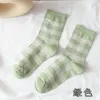 Kvinnors strumpor Autumn Checkered Retro Vintage Cotton Crew Bekväm färg Fashion Sock Elastic Plaid Short Woman Sox