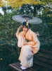 Ethnische Kleidung, japanischer Stil, traditioneller Damen-Kimono, gelbe Farbe, schöne Drucke, Yukata-Bademantel, Cosplay-Pografie-Kleid