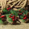 Décorations de Noël 10 pièces Mini aiguille de pin artificielle Simulation plante de baies boîte-cadeau décoration maison décor de noël suspendus fournitures de pendentif 231030