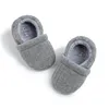 Primeros caminantes Invierno Cálido Bebé Zapatos casuales Color clásico Algodón a juego Suave Nacido Niño pequeño Fondo antideslizante