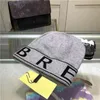 Yeni B2U Beanie Kafatası Kapakları Klasik Tasarımcı Kış Beanie Erkekler ve Kadın Moda Tasarım Örtü Kapları Sonbahar Yün Şapka Mektubu Jacquard Unisex Sıcak Kafatası Kapakları