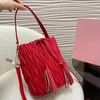 Kvinnliga lyxdesigner Bucket Bag Classic Pleated Totes Ladies Handbags Leather Crossbody Bags Drawstring Mini Underarm Påsar