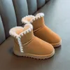 2023 Invierno Nuevas botas de nieve para niñas y zapatillas de algodón de terciopelo Niños de suela suave Joker Boots calientes de botas calientes 26-35