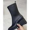 2024 Luxurys Diseñadores Mujeres Botas de lluvia Inglaterra Inglaterra impermeable Welly Rubber Rains Zapatos Botones de botín 244