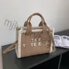 Sac fourre-tout design Sac fourre-tout pour femmes Grand sac simple mode Épaule mjs jaobs sac Couleur unie Sac à bandoulière carré sac à main en cuir bord en peluche