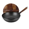 Casseroles Zhangqiu Pot en fer forgé à la main avec couvercle en bois Wok Poêle à frire en acier inoxydable non revêtue Ustensile de cuisine en fonte