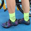 24 couleurs mode chaussettes de cyclisme marque chaussettes de vélo hommes femmes professionnel respirant chaussettes de sport chaussettes de basket-ball vêtements de sport accessoiresSports Socks mens