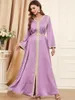 Etnische kleding Midden-Oosten Arabische moslim sierlijke vrouwen herfst winter abaya jurk volledige mouwen satijnen riem elegante dubai kaftan gewaad toga