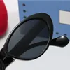 Lyxiga solglasögon Designer Womens Classic Cat Eyes smala ramfjärilglasögon High End Temperament UV400 Resistant Color Changing Solglasögon 3624