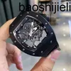 Designer Men tittar på Richrdsmilers Mechanical Movement Tourbillon Ew Rich Ermens Serie Sceram Icmanua Lmachi Nery499x4 27mm M Enswat Chrm0 55Bla Ckcer Amicb Lack