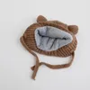 Береты, детская шапка 42-46 см, 2023 г., вязаная вязаная шапка с медведем для мальчиков и девочек, осенне-зимняя теплая шапка-бомбер с защитой ушей