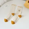 Chaussettes longues en coton jaune pour femmes, tricot, Styles japonais, Vintage, Harajuku Kawaii, broderie de fleurs mignonnes, décontractées