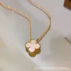 Fashion designer 4/Four Leaf Clover V Gold Four Grass Golden Fan Necklace Female Rose White Fritillaria Red Agate Classic Versatile Pendant Collar Chain