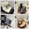 2023Top Designer botas Rhombus Booties Lace Couro Mulheres Strass Ankle Boots Botas Curtas Botas de Areia Elevado Salto Grosso Martin Botas Botas de Neve