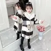 Kurtki jesień zimowe dziewczyny swobodne z kapturem moda odzieży wierzchniej wełniana długie płaszcz dzieci ubranie urocze dziecko