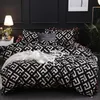 Beddengoedsets Luxe zwarte set Queen King Single Full Size Polyester beddengoed Dekbedovertrek Modern Bird Plaid Anime met kussensloop 231030